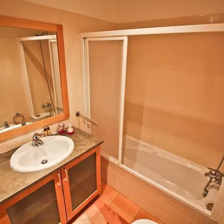 T1 Em Com Piscina E Garagem