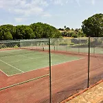 아파트 T1 Em Com Piscina E Garagem 라고스